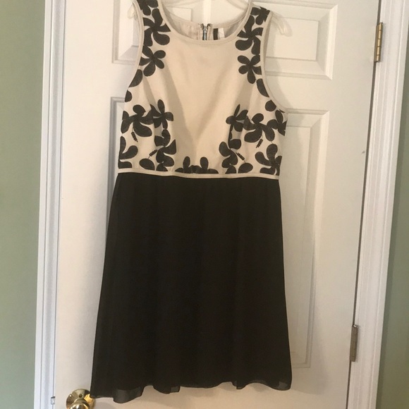 Kensie Dresses & Skirts - Cute black and white Kensie dress size L